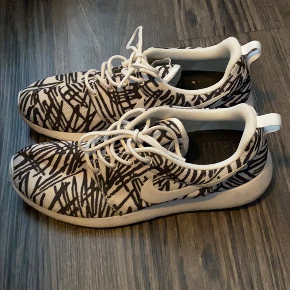 Nike tennis shoes